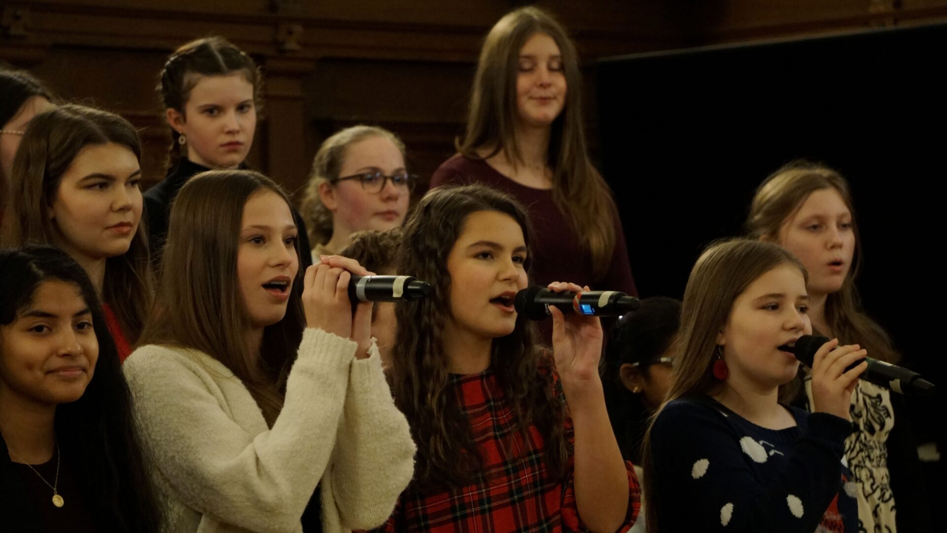 Singende AvH-Schülerinnen beim Harburger Rathauskonzert 2025