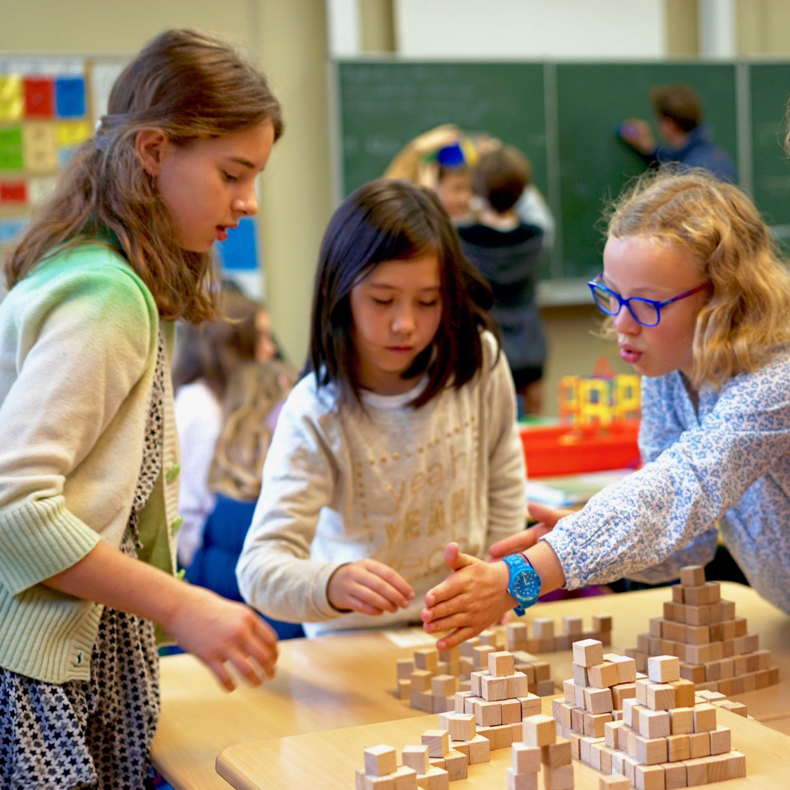 Schülerinnen im Mathematikunterricht
